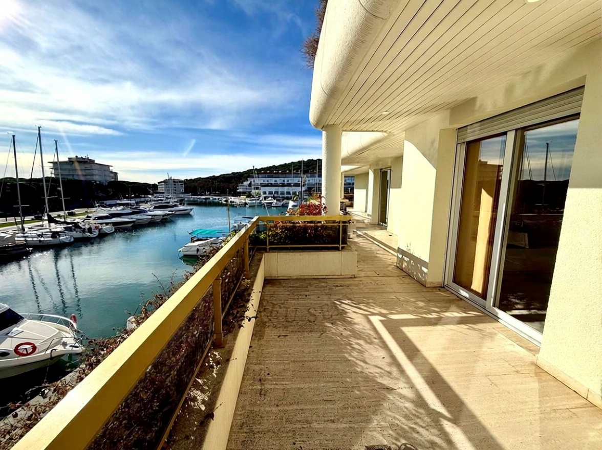 Appartement à vendre pieds dans l'eau à Castell-Platja d'Aro — Terrasse mer