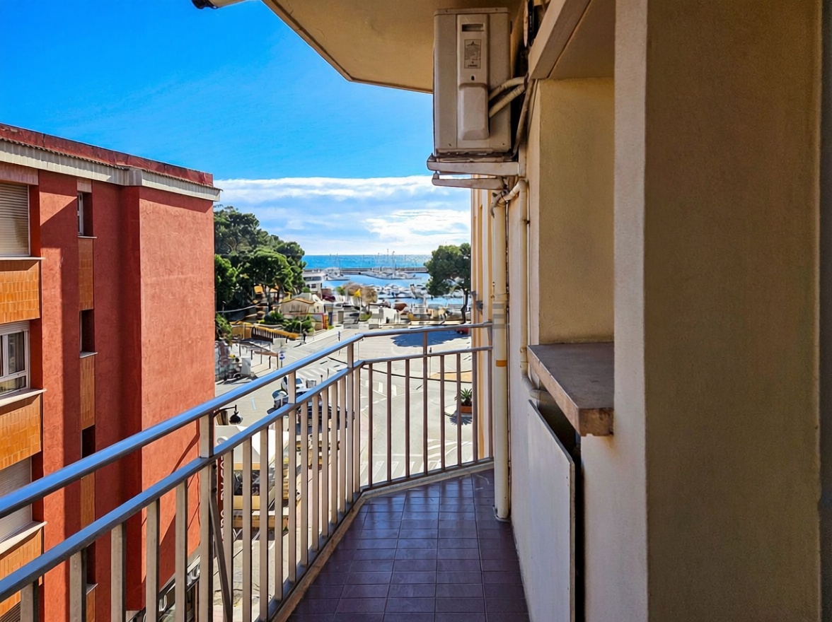 Wohnung zum Verkauf in direkter Strandlage in Sant Feliu de Guíxols