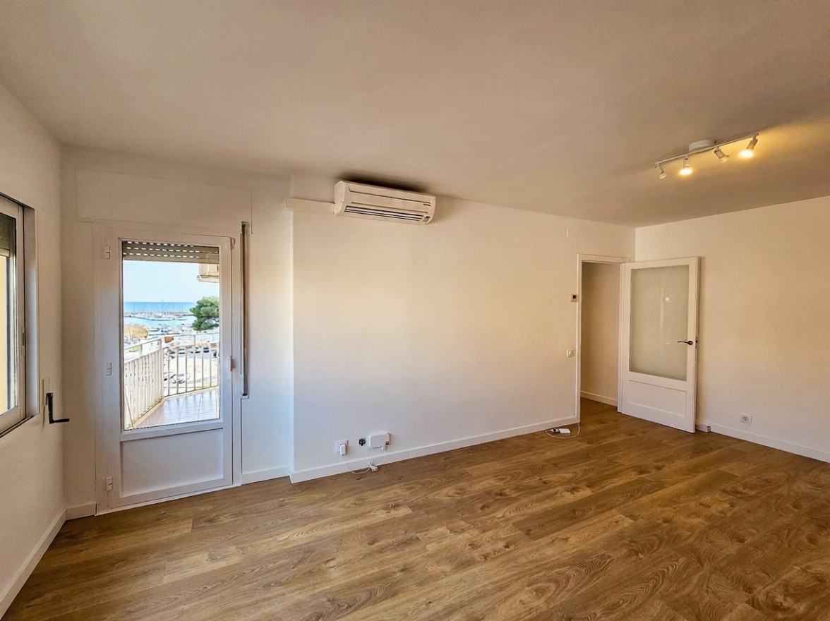 Apartamento à venda pé na areia em Sant Feliu de Guíxols — Sala