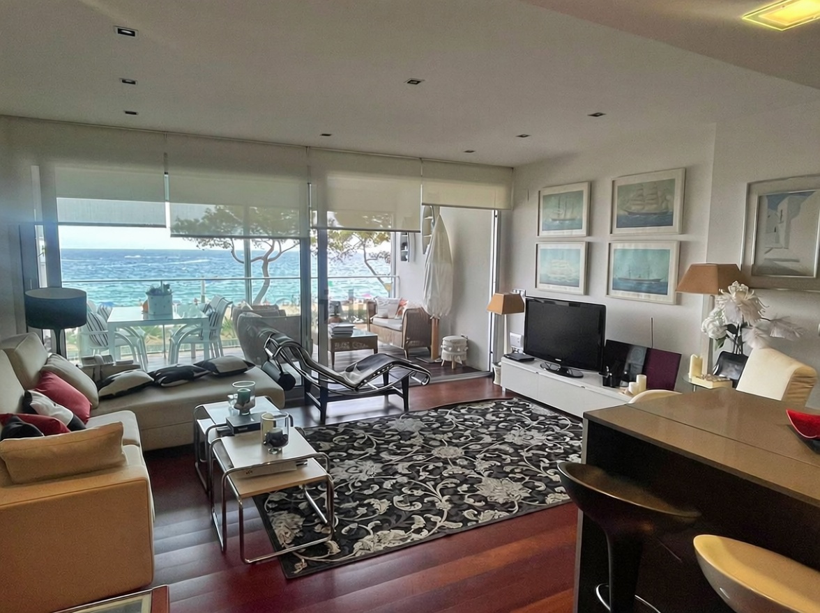 Duplex à vendre pieds dans l'eau à Castell-Platja d'Aro — Séjour