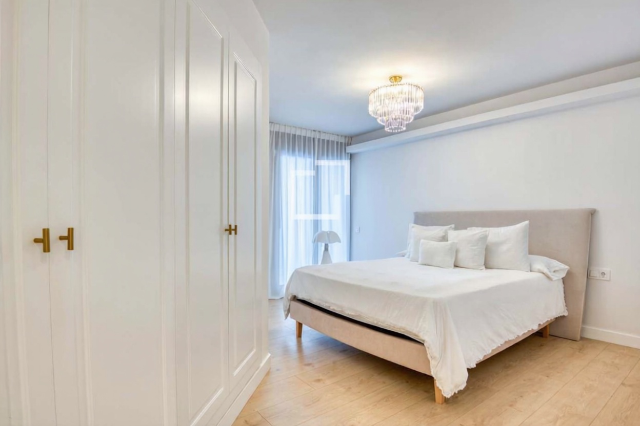 Piso en venta en primera línea de playa en Sant Feliu de Guíxols — Dormitorio