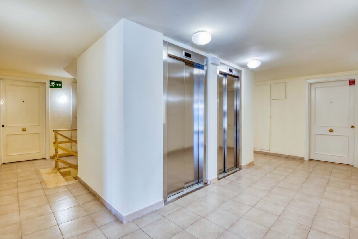 Piso en venta en primera línea de playa en Sant Feliu de Guíxols — Vista mar