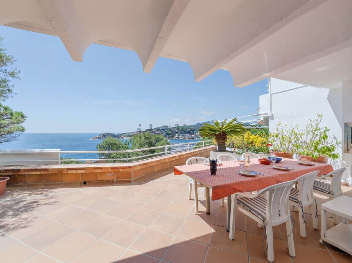 Wohnung zum Verkauf in direkter Strandlage in Sant Feliu de Guíxols
