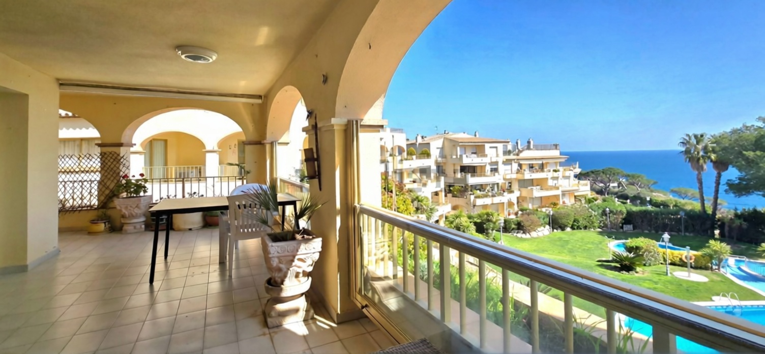 Wohnung zum Verkauf in direkter Strandlage in Sant Feliu de Guíxols