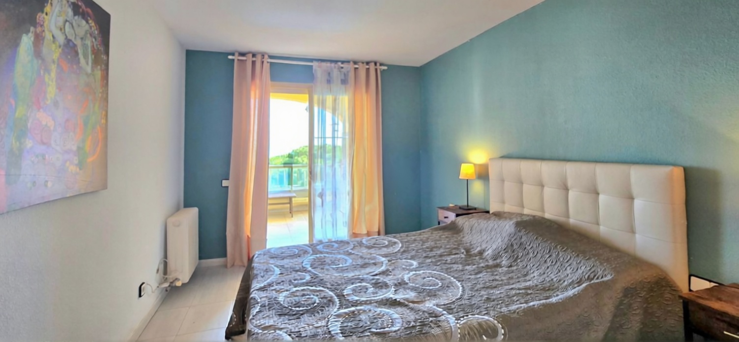 Квартира на продажу на первой линии пляжа в Sant Feliu de Guíxols — Спальня