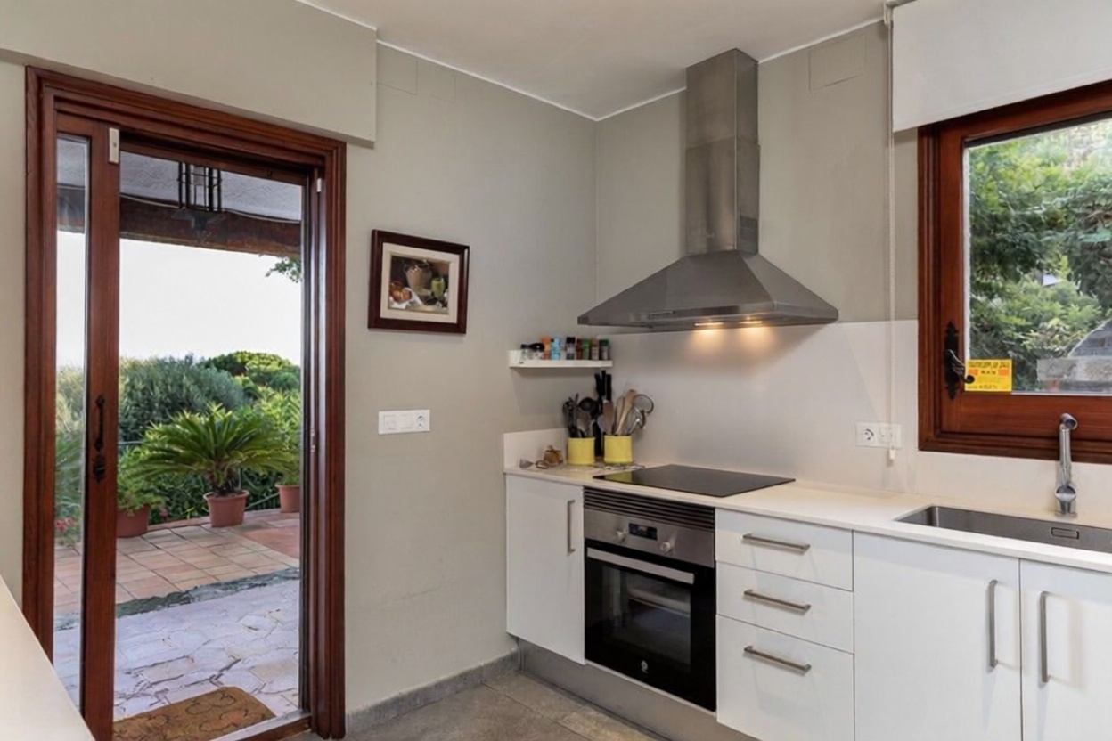 Chalet à vendre avec accès direct à la plage à Sant Feliu de Guíxols — Cuisine