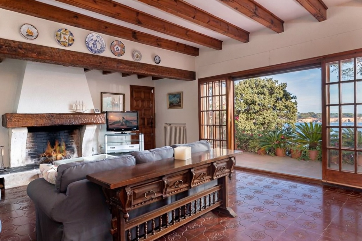 Chalet à vendre avec accès direct à la plage à Sant Feliu de Guíxols — Séjour