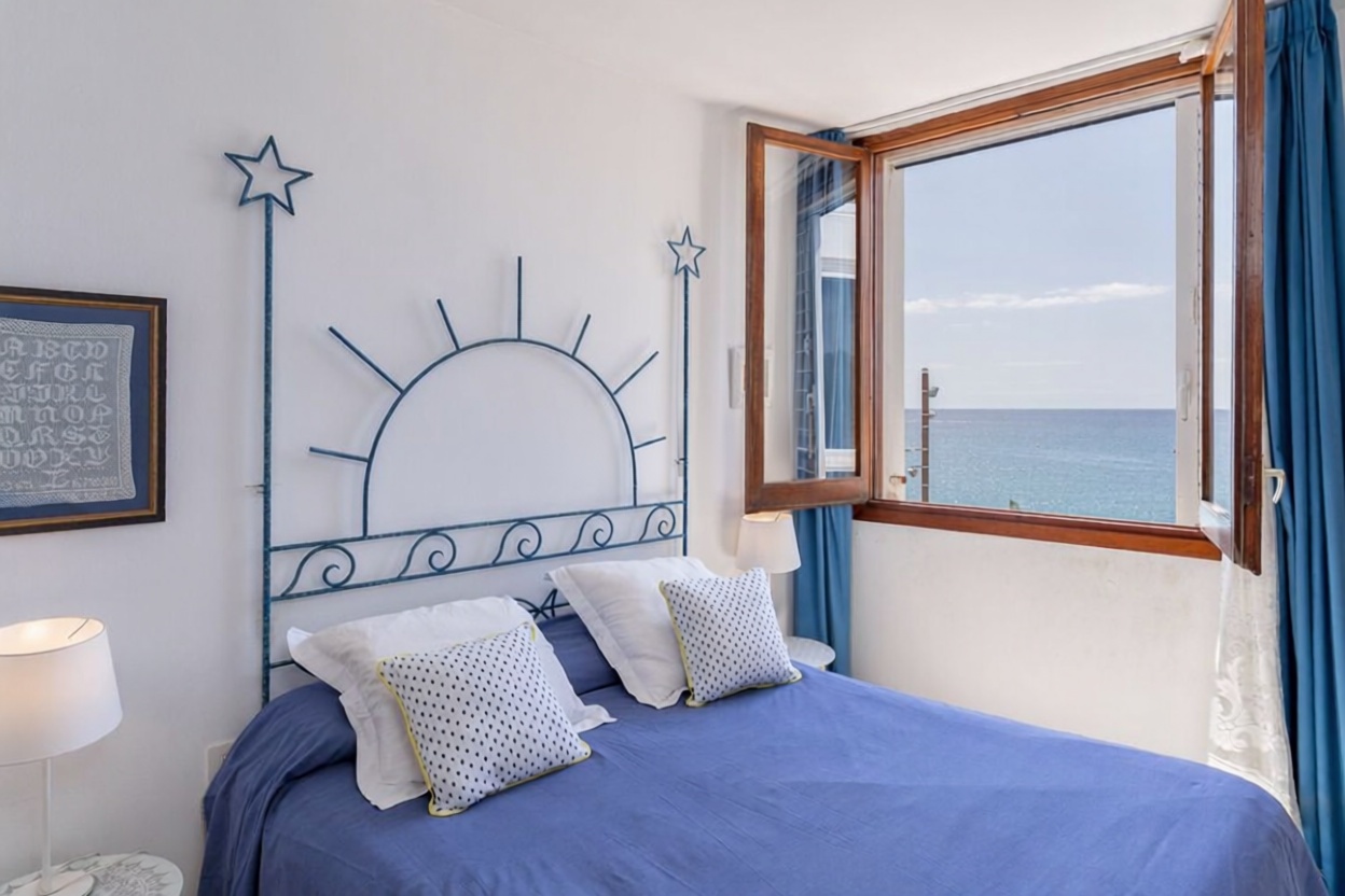 Wohnung zum Verkauf in direkter Strandlage in Lloret de Mar — Schlafzimmer