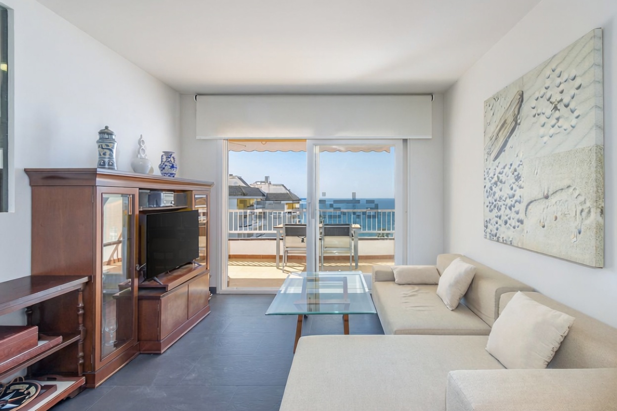 Мансарда на продажу на первой линии моря в Lloret de Mar — Гостиная