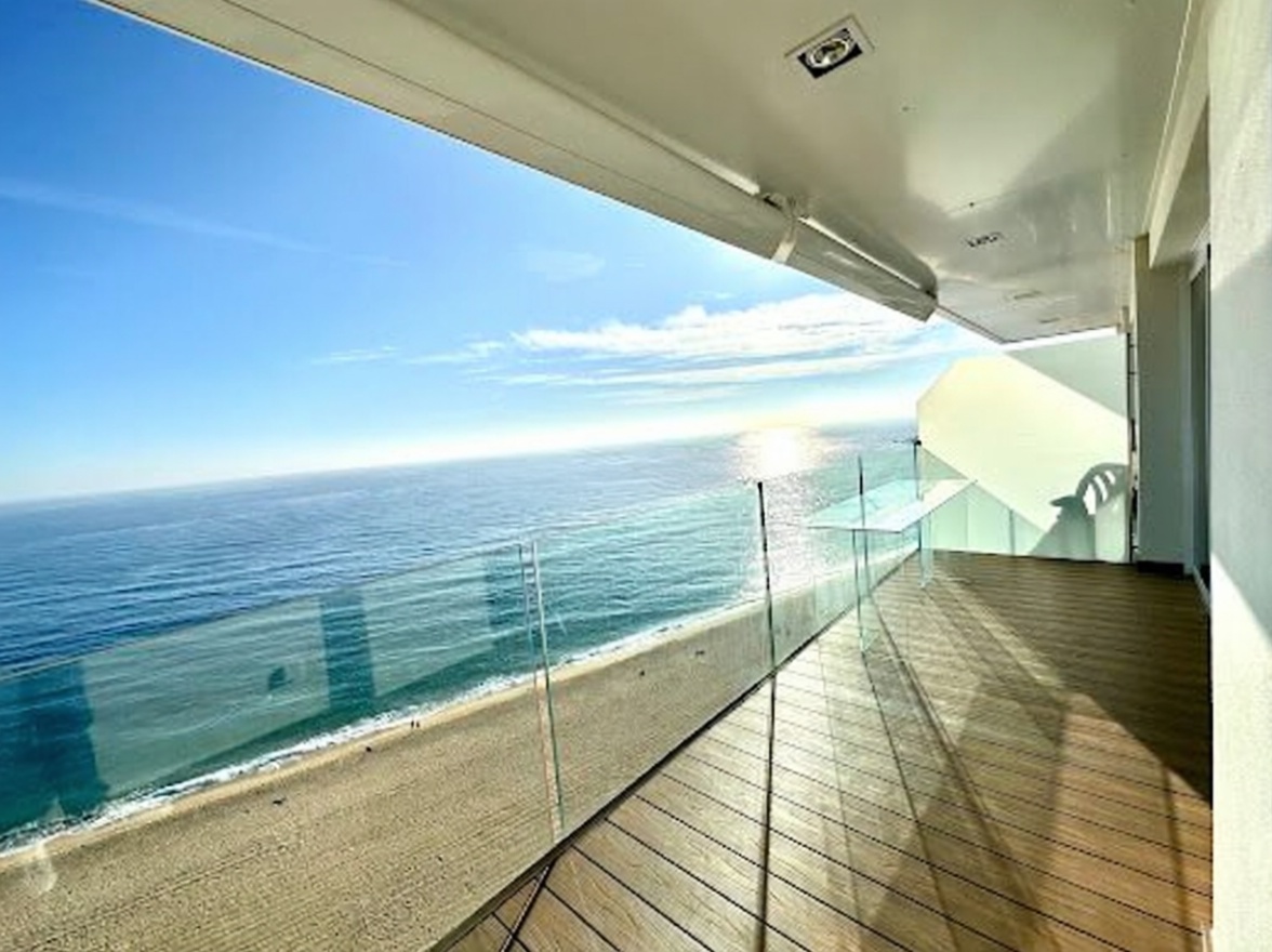 Piso en venta en primera línea de playa en Lloret de Mar — Terraza mar