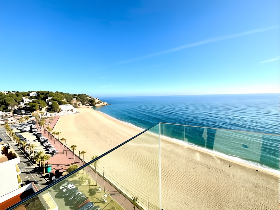 Piso en venta en primera línea de playa en Lloret de Mar — Vista mar