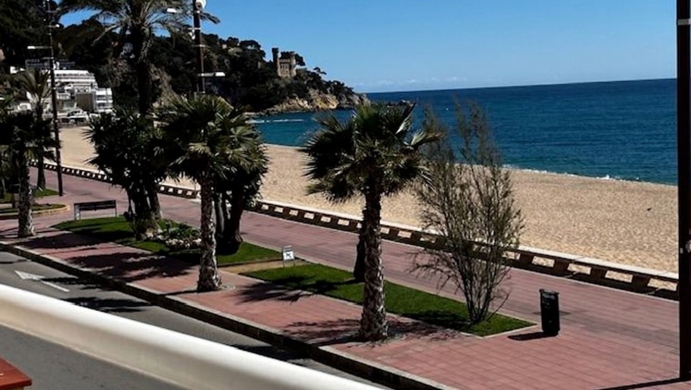 Квартира на продажу на первой линии пляжа в Lloret de Mar — Морской вид