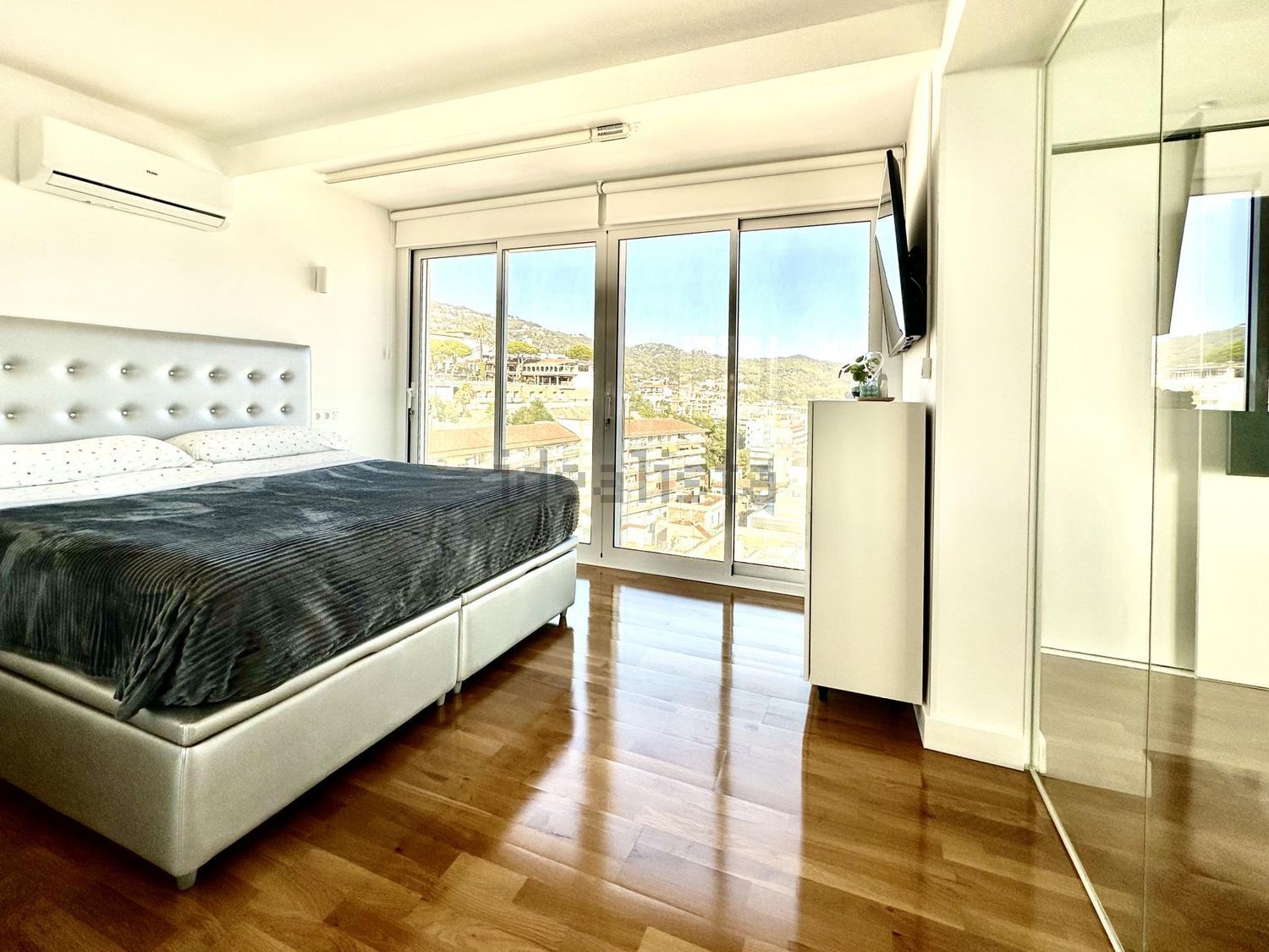 Piso en primera línea de playa en Lloret de Mar — Dormitorio