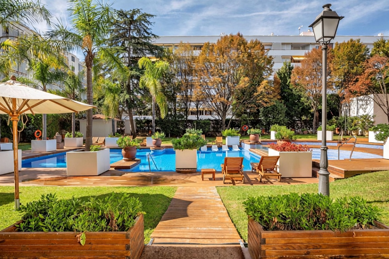 Wohnung zum Verkauf in direkter Strandlage in Lloret de Mar — Pool