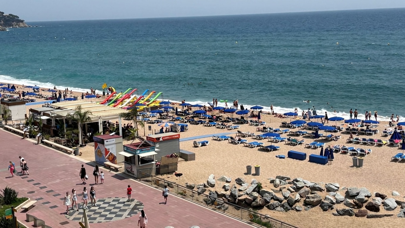 Wohnung zum Verkauf in direkter Strandlage in Lloret de Mar — Meerblick