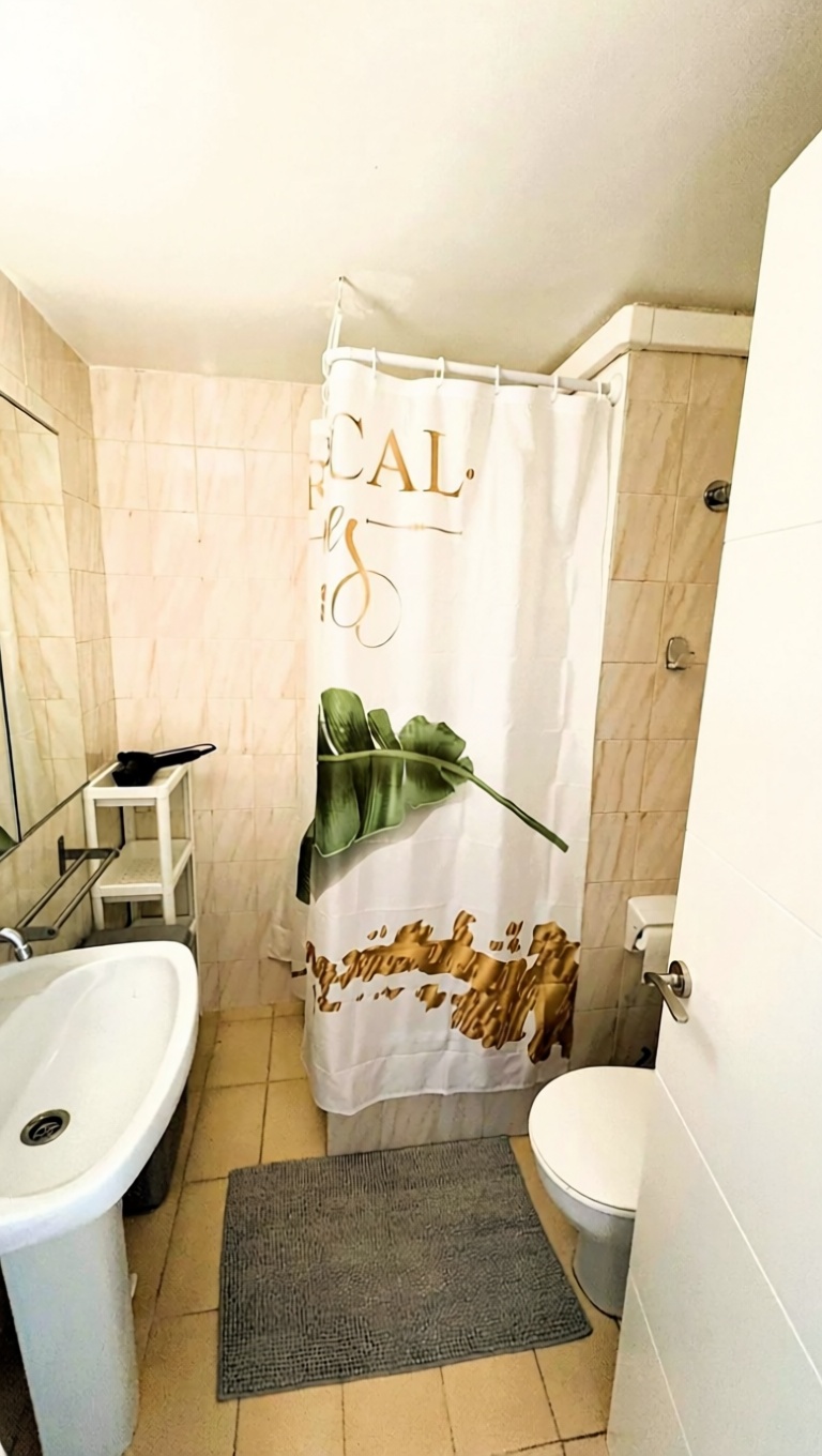 Wohnung zum Verkauf in direkter Strandlage in Lloret de Mar — Bad