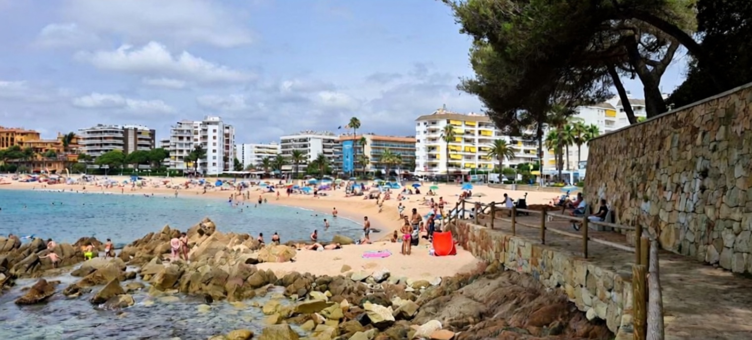 Wohnung zum Verkauf in direkter Strandlage in Lloret de Mar — Meerblick