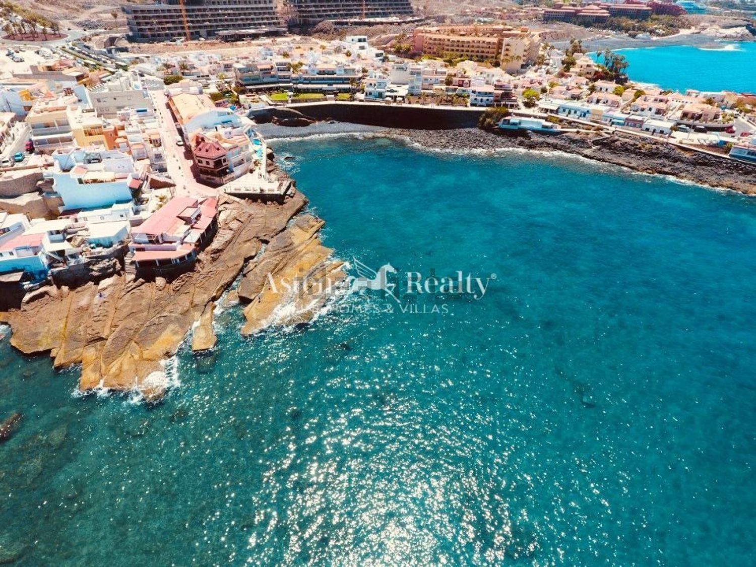 Chalet with direct beach access in Adeje — Aerial