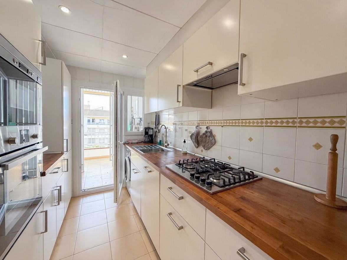 Wohnung zum Verkauf in direkter Strandlage in Lloret de Mar — Küche