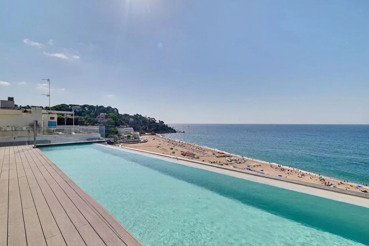 Квартира на продажу на первой линии пляжа в Lloret de Mar — Морской вид