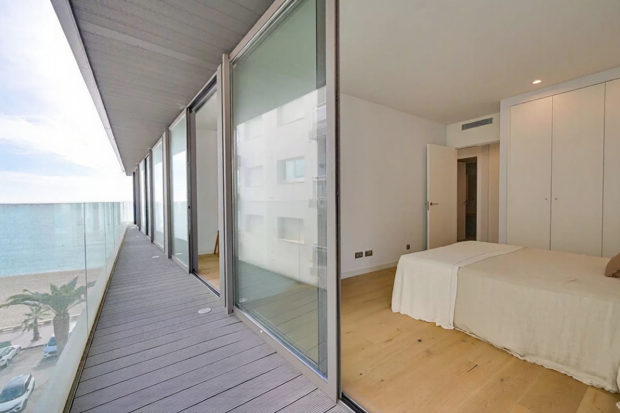 Квартира на продажу на первой линии пляжа в Lloret de Mar — Спальня