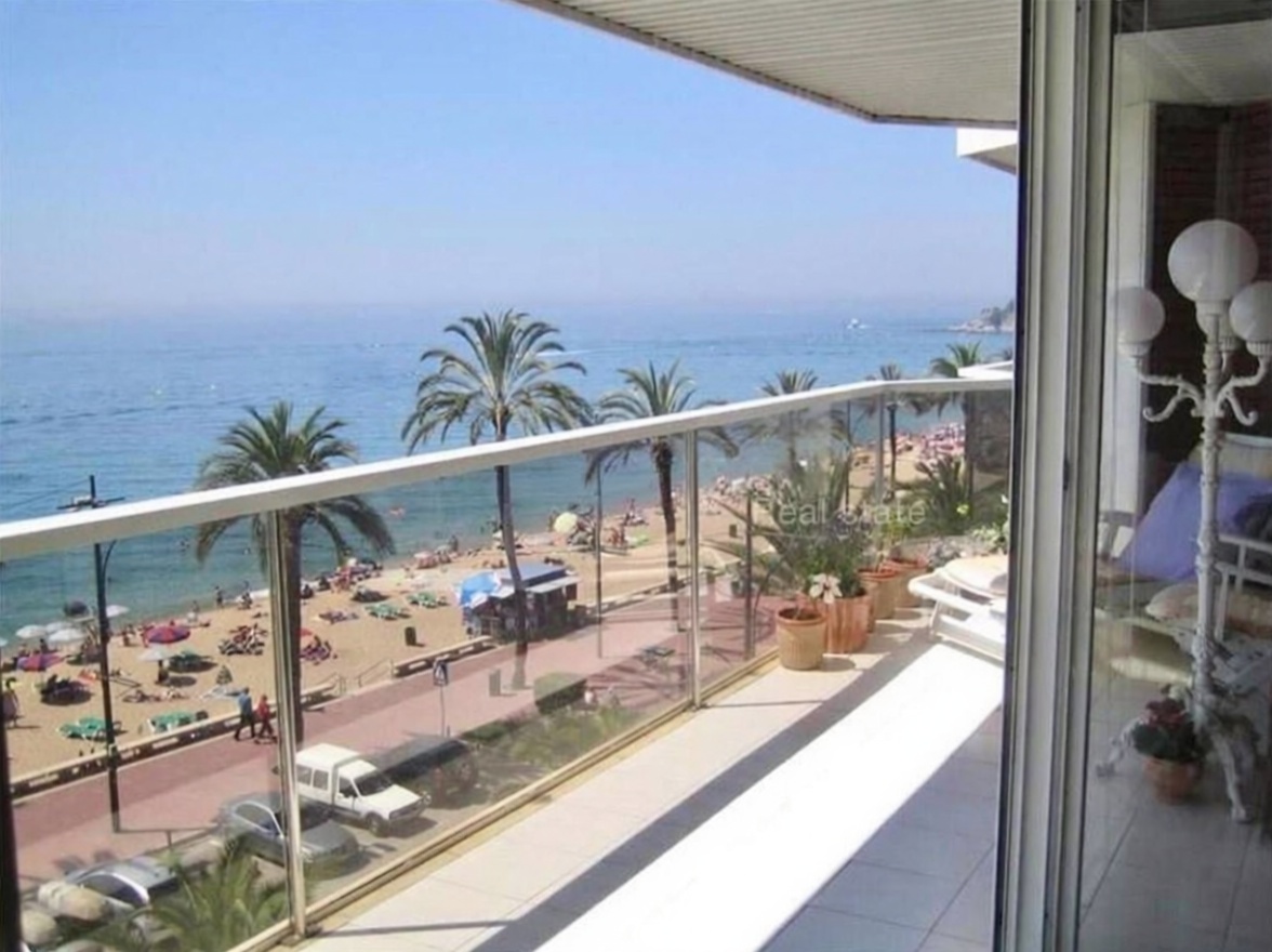 Квартира на продажу на первой линии пляжа в Lloret de Mar — Морская терраса