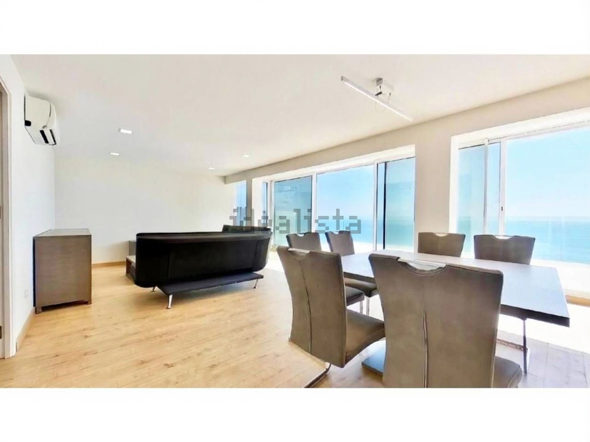 Apartamento à venda pé na areia em Lloret de Mar — Sala