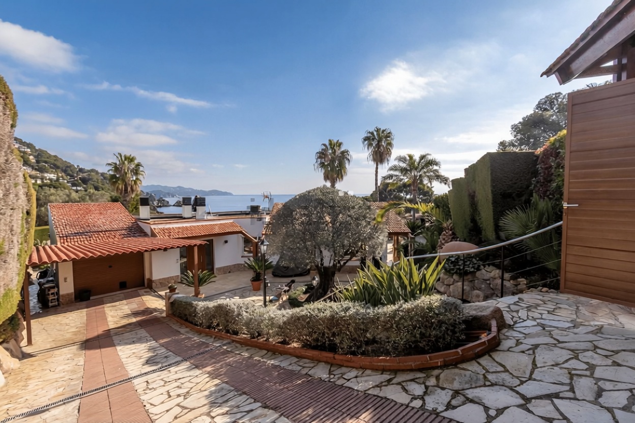 Chalet with direct beach access in Blanes