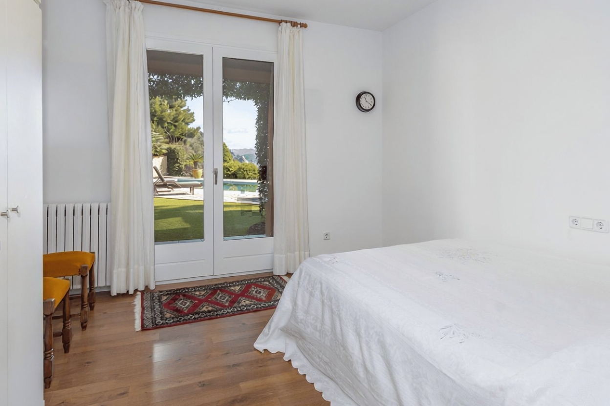 Chalet with direct beach access in Blanes — Bedroom