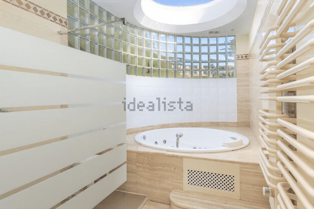 Chalet with direct beach access in Blanes — Bathroom