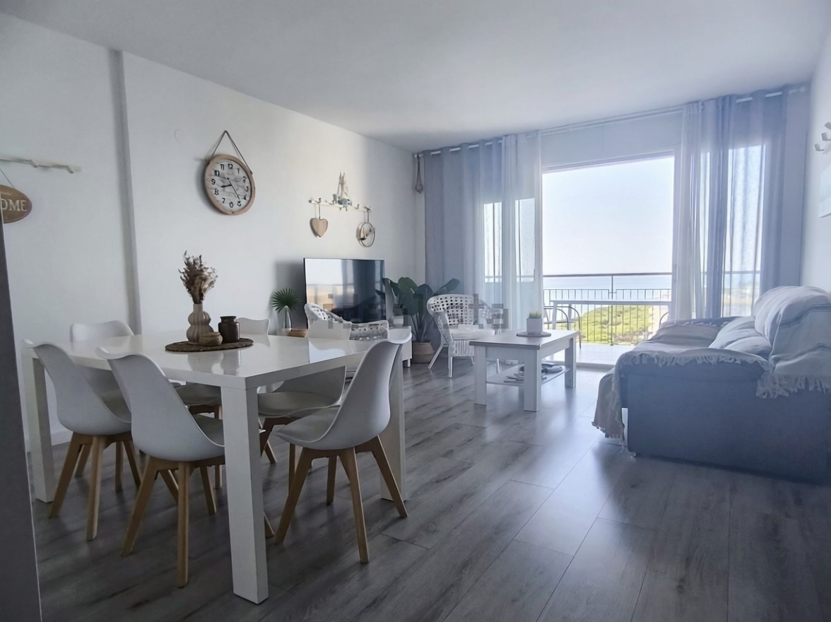 Мансарда на продажу на первой линии моря в Blanes — Гостиная
