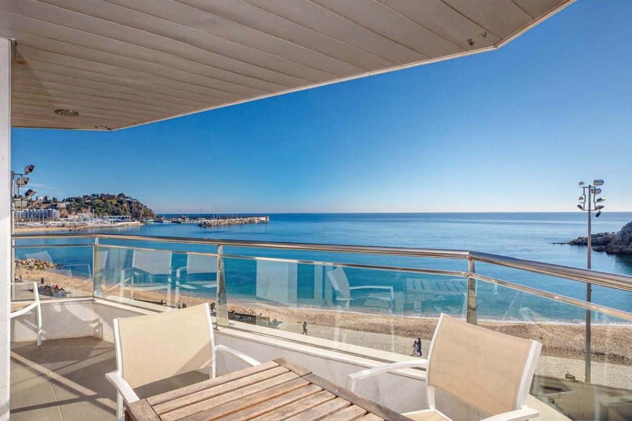 Piso en venta en primera línea de playa en Blanes