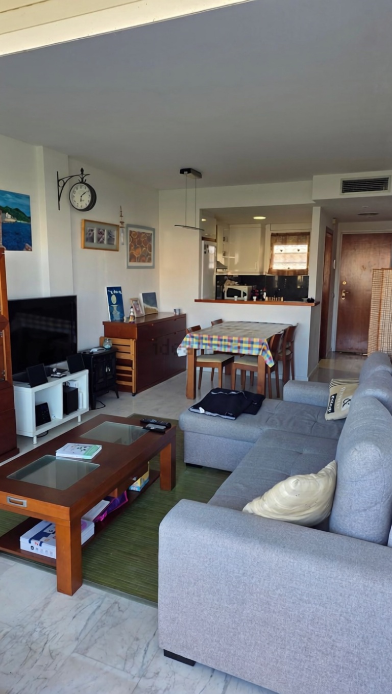 Duplexwohnung zum Verkauf in direkter Strandlage in Blanes — Wohnzimmer