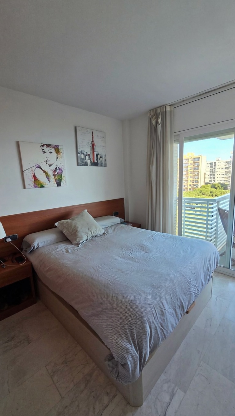 Duplexwohnung zum Verkauf in direkter Strandlage in Blanes — Schlafzimmer