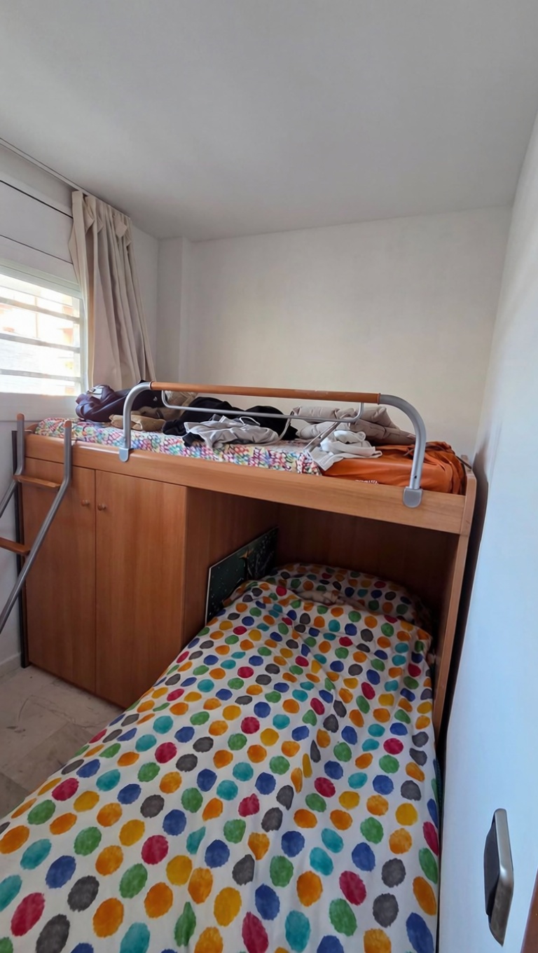 Duplexwohnung zum Verkauf in direkter Strandlage in Blanes — Schlafzimmer