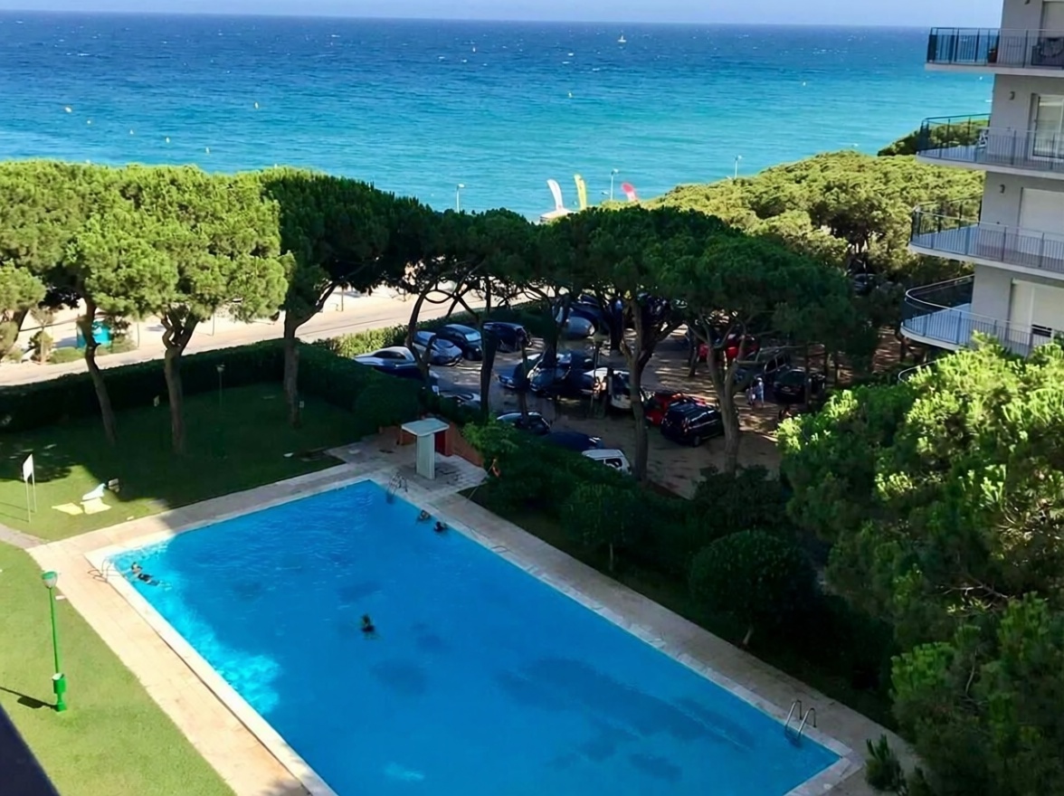 Wohnung in erste Strandlinie in Blanes — Meerblick