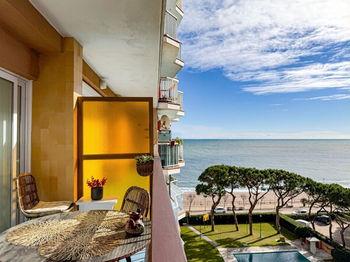 Wohnung zum Verkauf in direkter Strandlage in Blanes — Meerterrasse