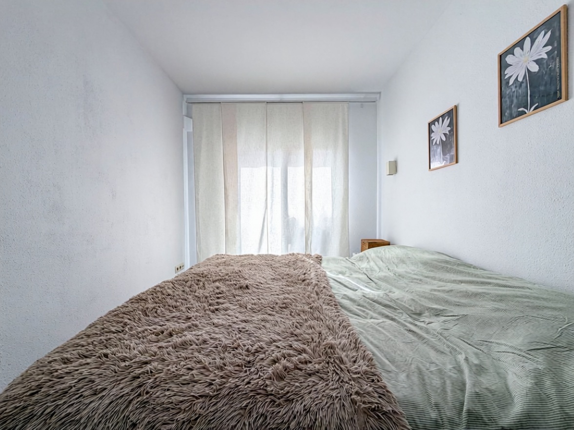 Wohnung zum Verkauf in direkter Strandlage in Blanes — Schlafzimmer