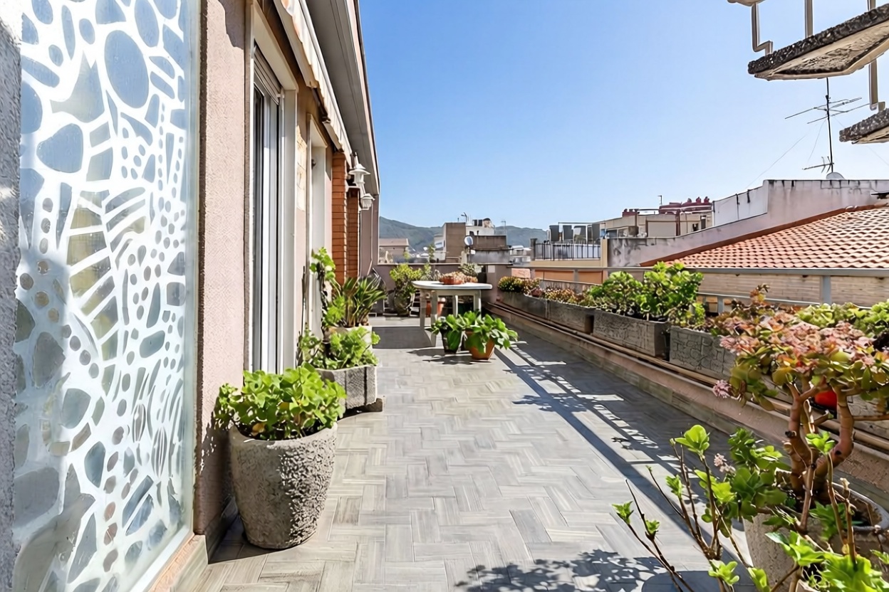 Dúplex en venta en primera línea de playa en Barcelona — Terraza mar