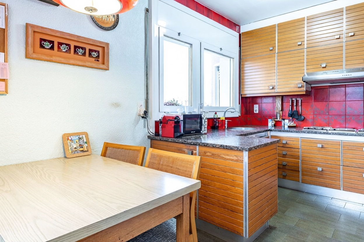 Dúplex en venta en primera línea de playa en Barcelona — Cocina