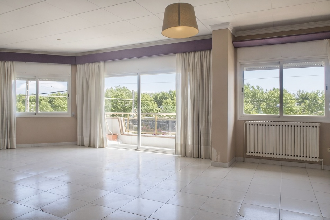 Квартира на продажу на первой линии пляжа в Calella — Гостиная