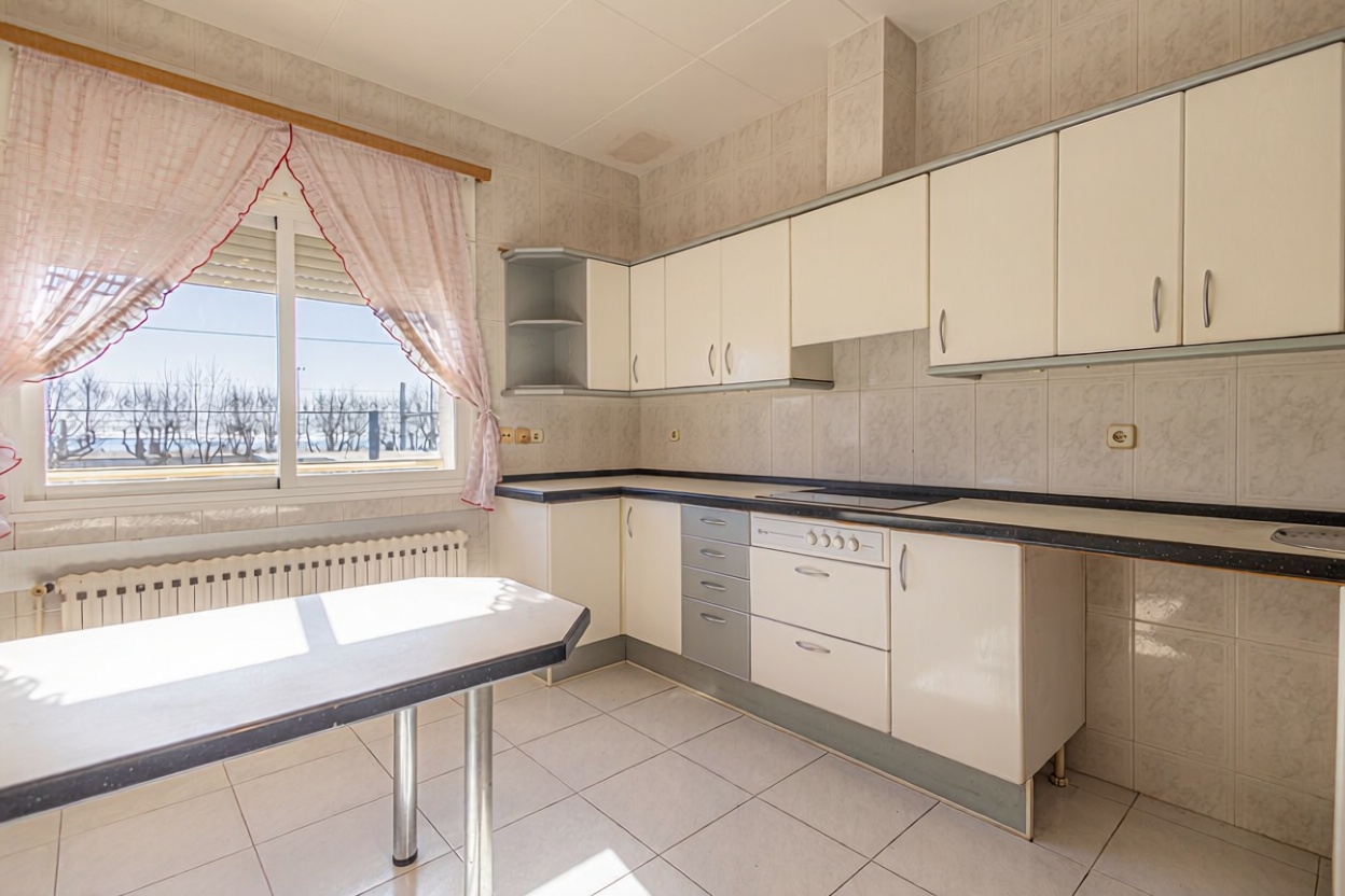 Квартира на продажу на первой линии пляжа в Calella — Кухня