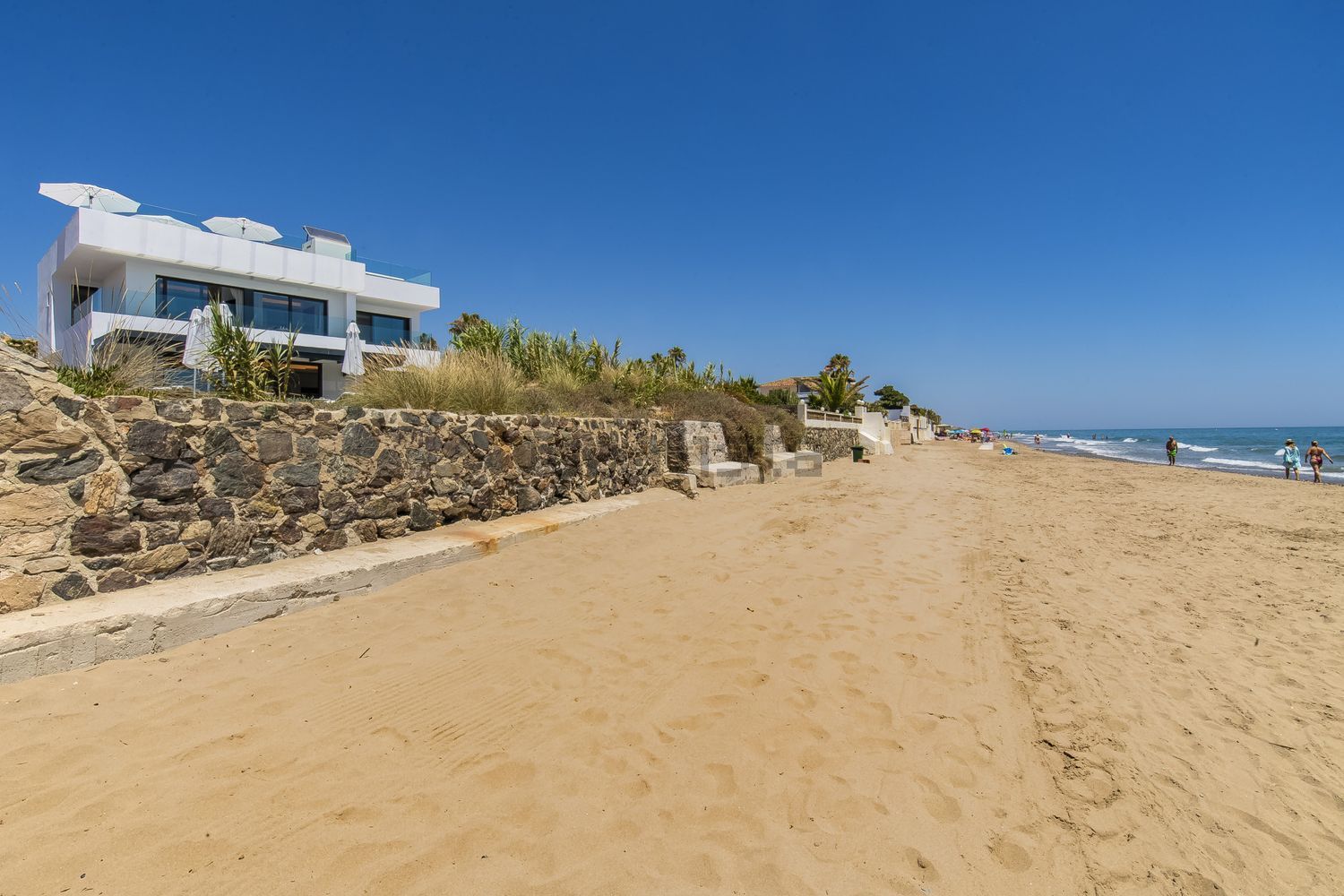 Chalet mit direkter Strandzugang in Marbella — Bad