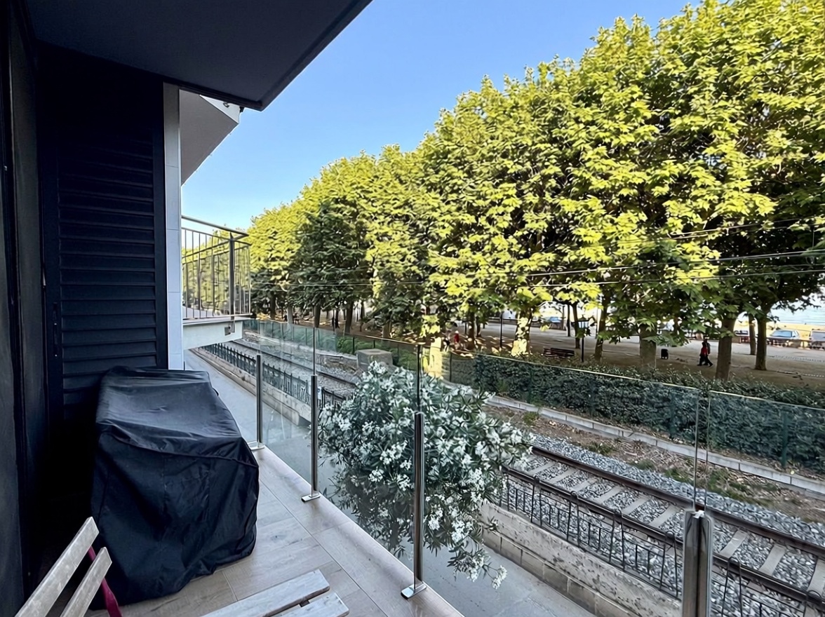 Дуплекс на продажу на первой линии пляжа в Barcelona