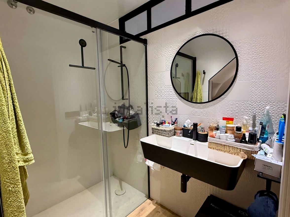 Duplex for sale frontline beach in Barcelona — Bathroom