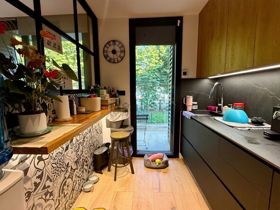 Duplex for sale frontline beach in Barcelona — Kitchen
