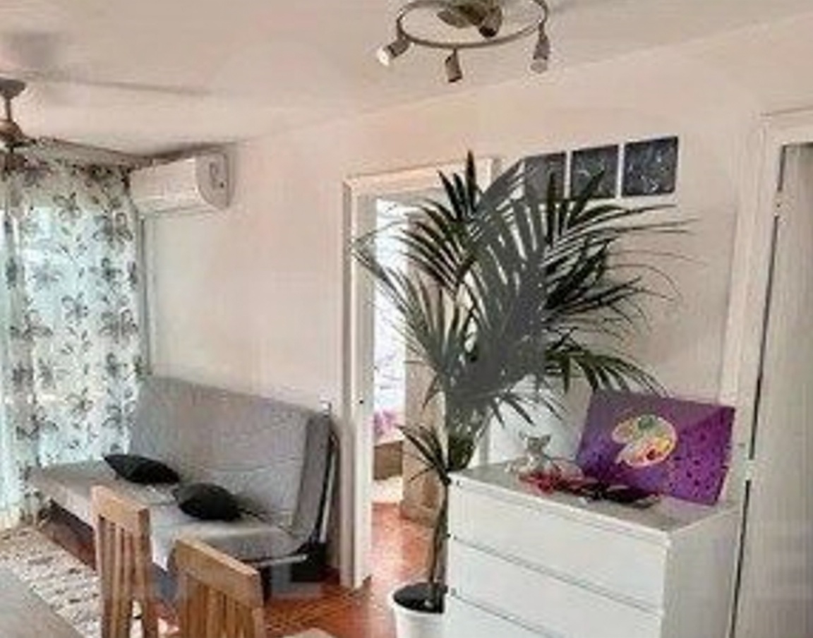 Wohnung zum Verkauf in direkter Strandlage in Barcelona — Wohnzimmer