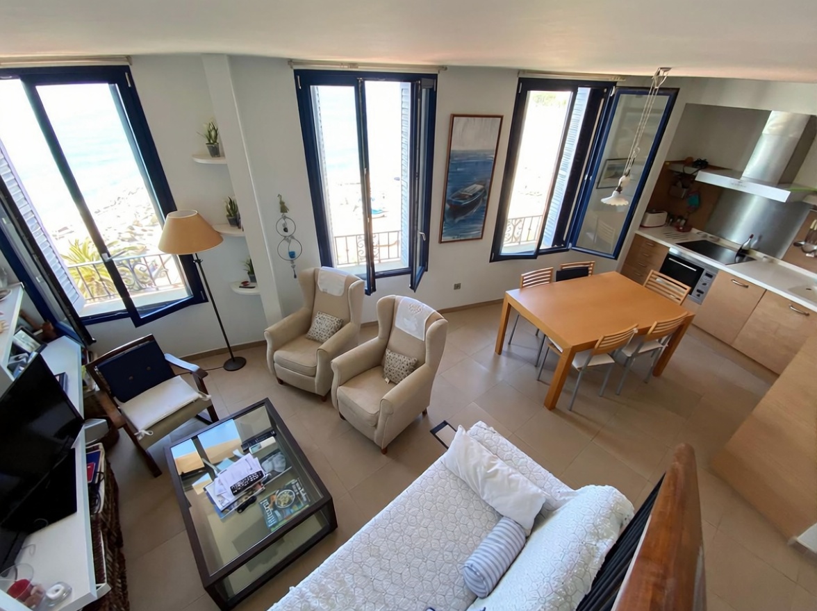 Дуплекс на продажу на первой линии пляжа в Barcelona — Гостиная