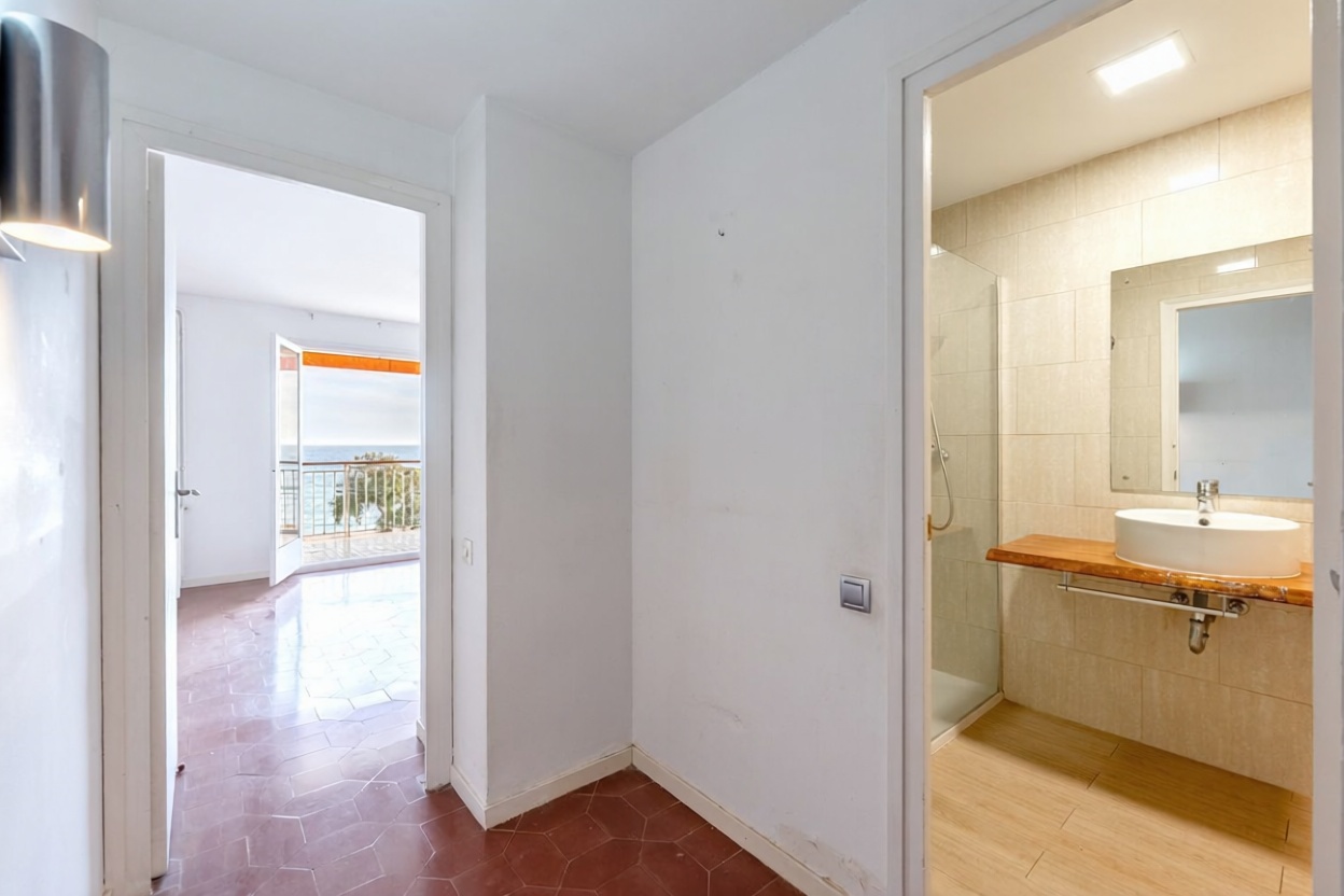 Wohnung zum Verkauf in direkter Strandlage in Sant Vicenç de Montalt — Bad