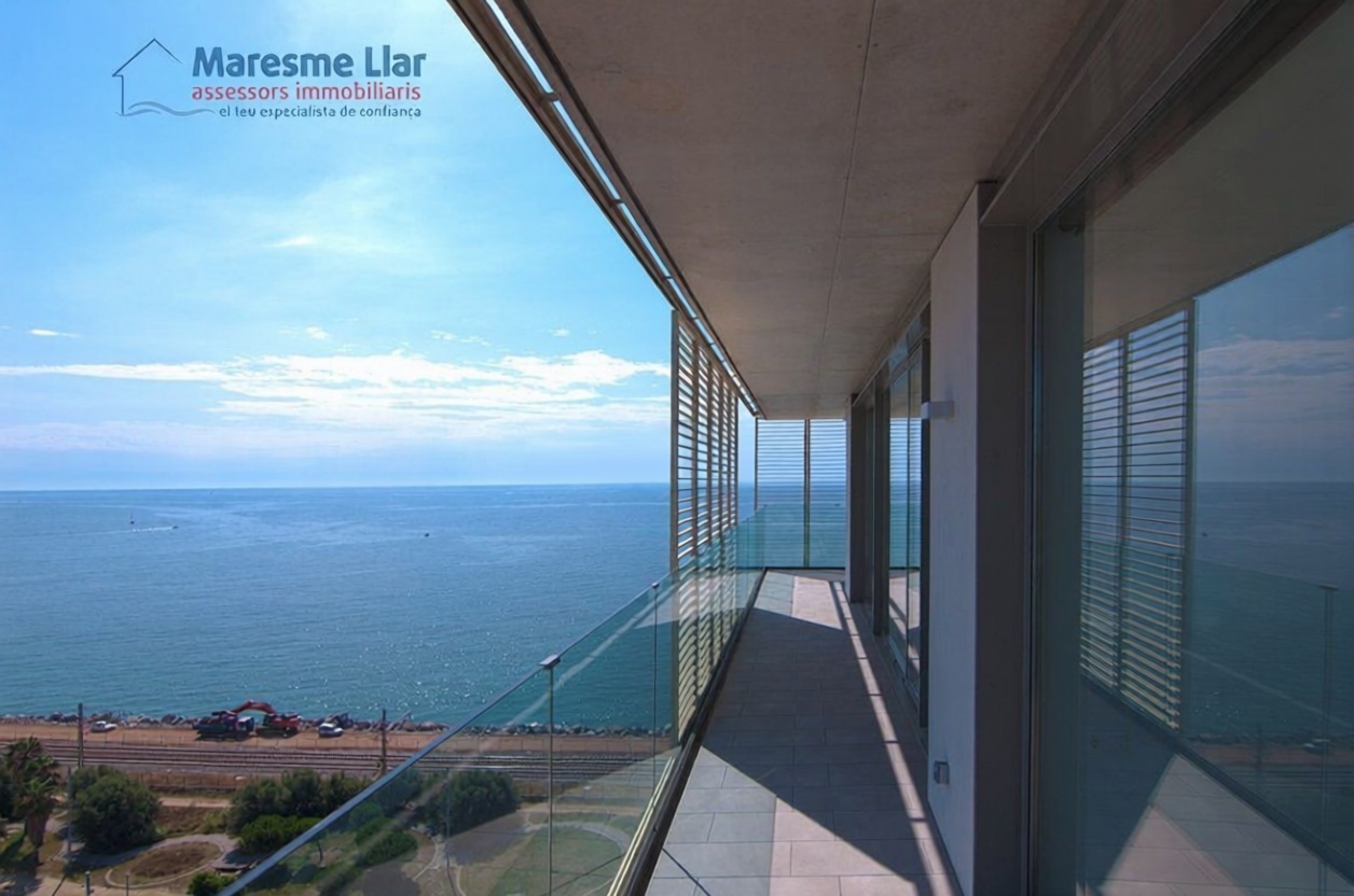 Wohnung zum Verkauf in direkter Strandlage in Mataró — Meerterrasse